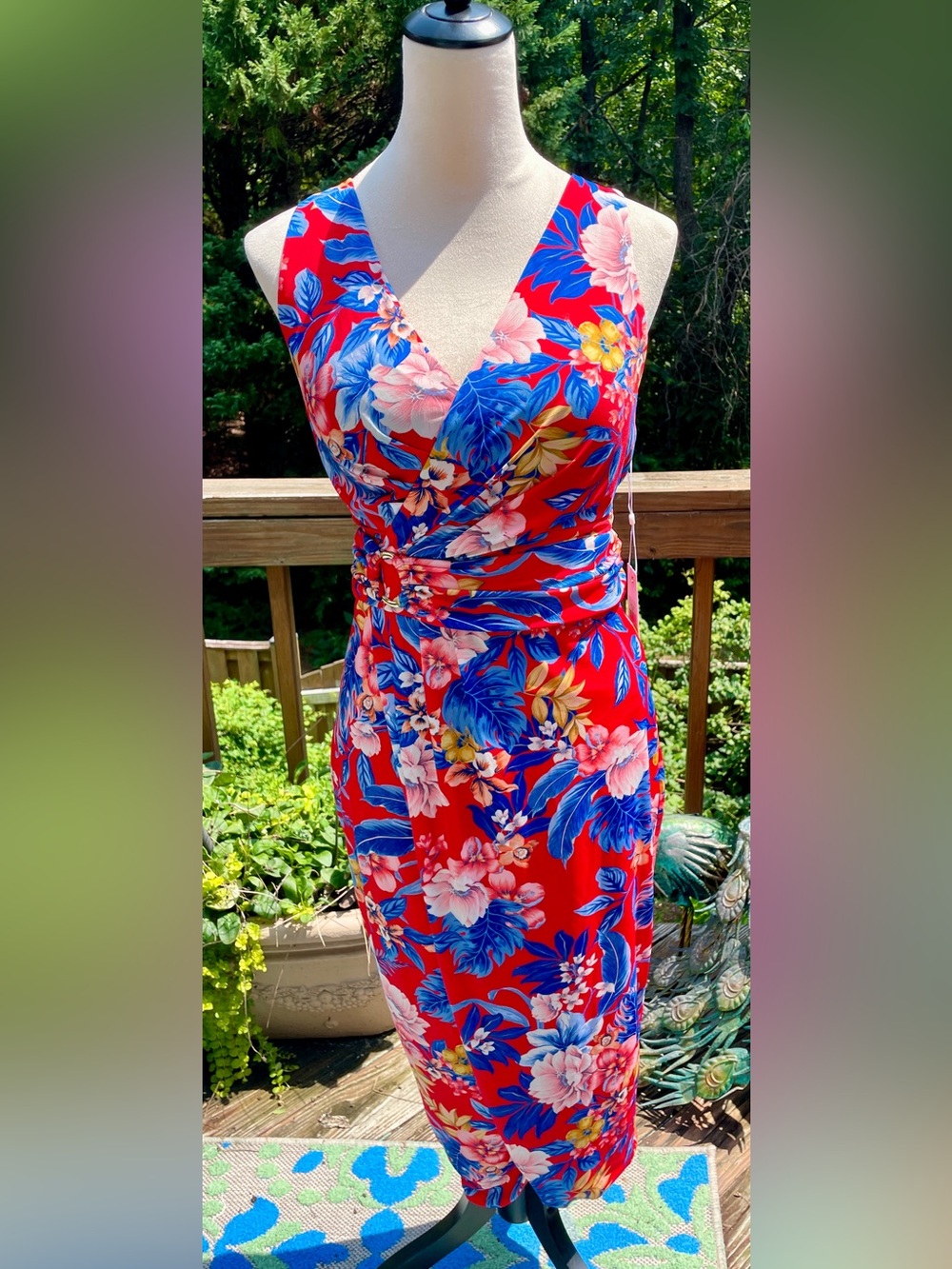 Siena Womens Red Tropical Floral Side Ruched Sleeveless Midi Dress. Size 10 - Picture 3 of 9